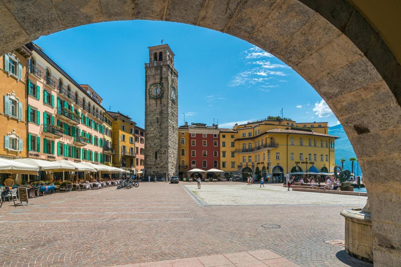 The Bon'Ora Apartment - Happy Rentals Riva del Garda Dış mekan fotoğraf